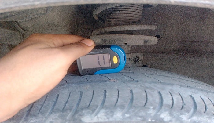 2015 Maruti Swift ZXI, Petrol, Manual, 1,35,000 km, tyre