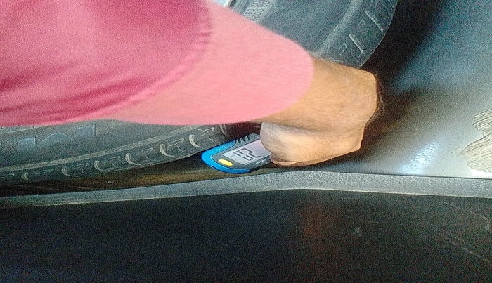 2015 Maruti Swift ZXI, Petrol, Manual, 1,35,000 km, tyre