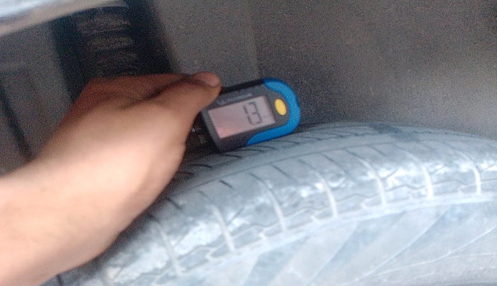 2015 Maruti Swift ZXI, Petrol, Manual, 1,35,000 km, tyre