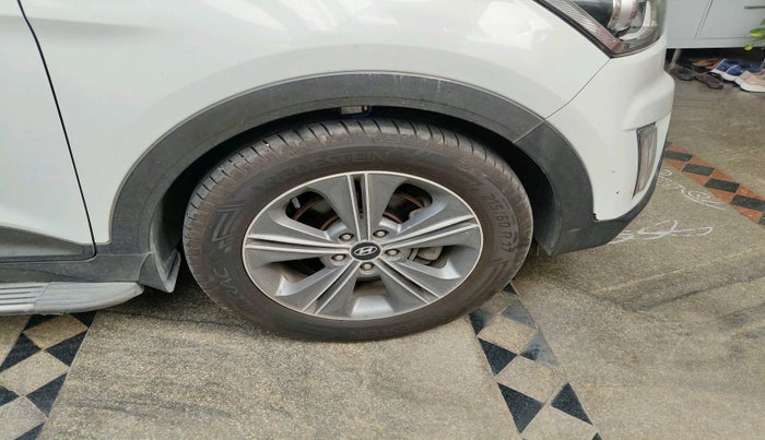 2017 Hyundai Creta SX (O) 1.6 DIESEL, Diesel, Manual, 1,04,311 km, tyre