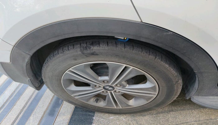 2017 Hyundai Creta SX (O) 1.6 DIESEL, Diesel, Manual, 1,04,311 km, tyre