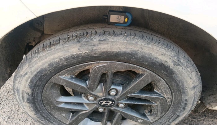 2021 Hyundai GRAND I10 NIOS SPORTZ 1.2 KAPPA VTVT CNG, Petrol, Manual, 54,978 km, tyre