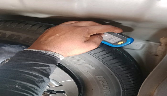 2012 Hyundai i10 MAGNA 1.1, Petrol, Manual, 30,637 km, tyre