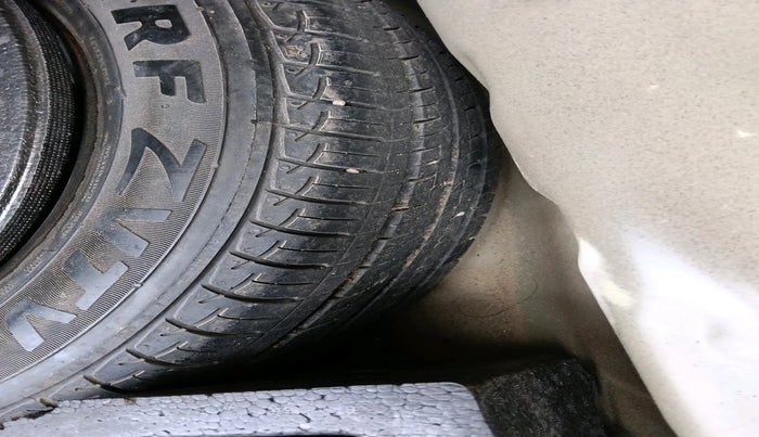 2017 Maruti Ciaz ZXI+, Petrol, Manual, 73,500 km, tyre