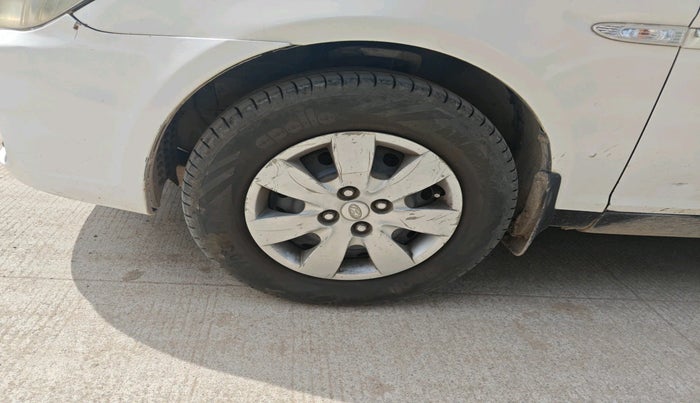 2010 Hyundai Verna VGT CRDI 1.5, Diesel, Manual, 2,17,139 km, tyre