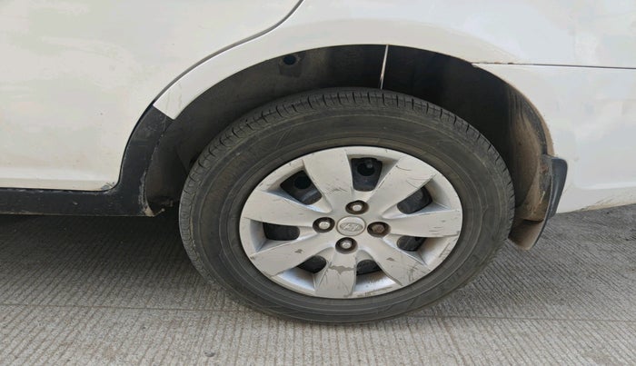 2010 Hyundai Verna VGT CRDI 1.5, Diesel, Manual, 2,17,139 km, tyre