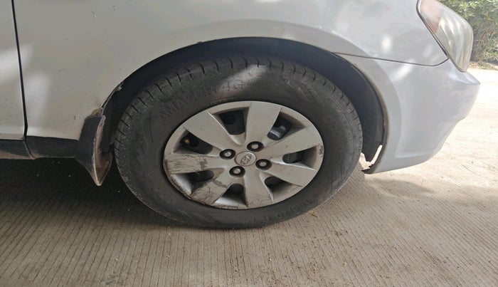 2010 Hyundai Verna VGT CRDI 1.5, Diesel, Manual, 2,17,139 km, tyre