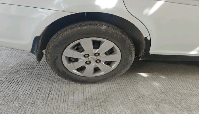 2010 Hyundai Verna VGT CRDI 1.5, Diesel, Manual, 2,17,139 km, tyre