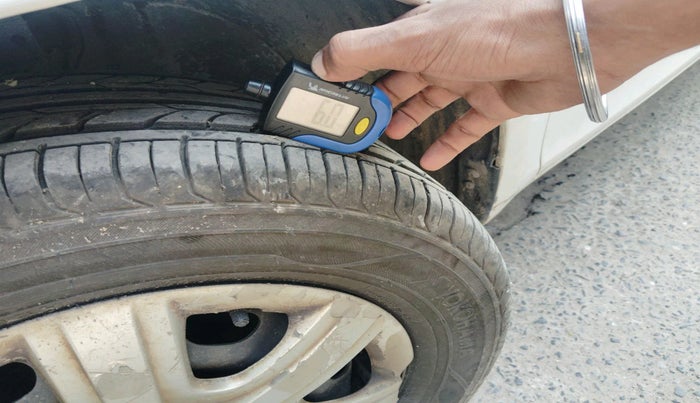 2011 Skoda Fabia ACTIVE 1.2 MPI, Petrol, Manual, 1,20,745 km, tyre