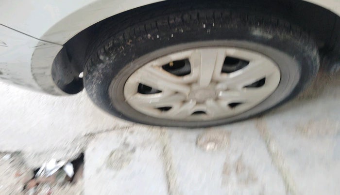 2011 Skoda Fabia ACTIVE 1.2 MPI, Petrol, Manual, 1,20,745 km, tyre