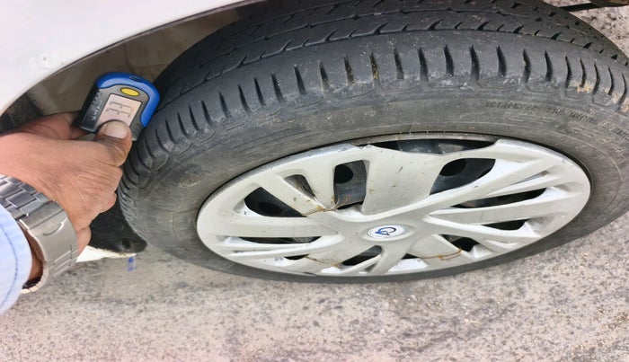 2013 Maruti Wagon R 1.0 VXI, Petrol, Manual, 1,22,053 km, tyre