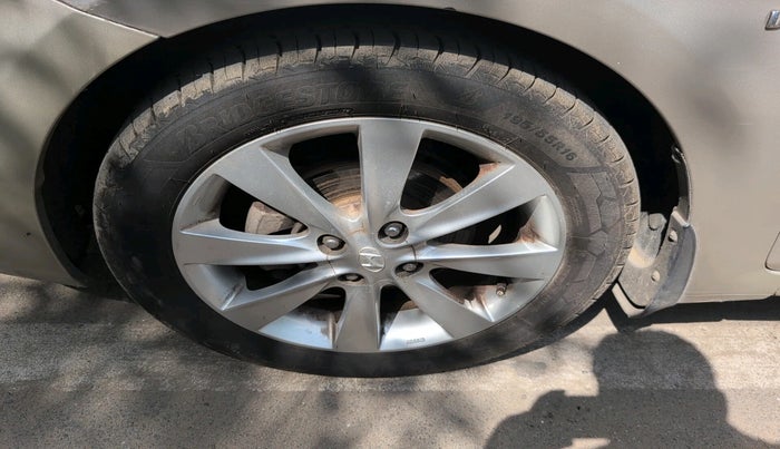 2011 Hyundai Verna FLUIDIC 1.6 VTVT SX, Petrol, Manual, 72,125 km, tyre