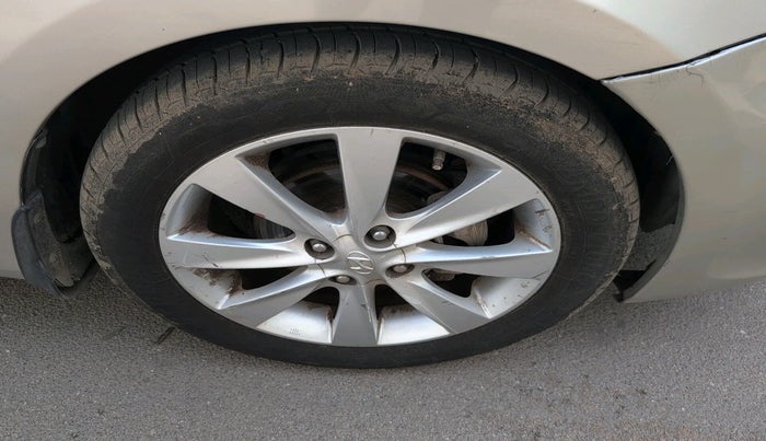 2011 Hyundai Verna FLUIDIC 1.6 VTVT SX, Petrol, Manual, 72,125 km, tyre