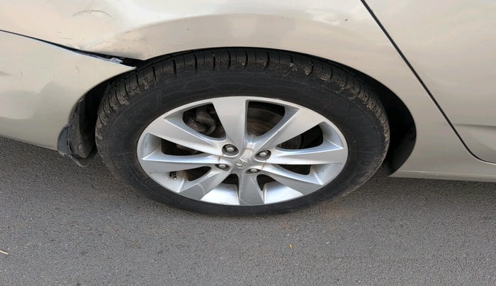 2011 Hyundai Verna FLUIDIC 1.6 VTVT SX, Petrol, Manual, 72,125 km, tyre
