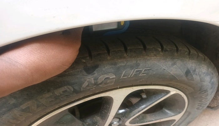 2017 Hyundai Grand i10 SPORTZ (O) AT 1.2 KAPPA VTVT, Petrol, Automatic, 79,527 km, tyre