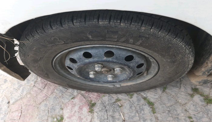 2012 Hyundai i10 MAGNA 1.1, Petrol, Manual, 1,43,078 km, tyre