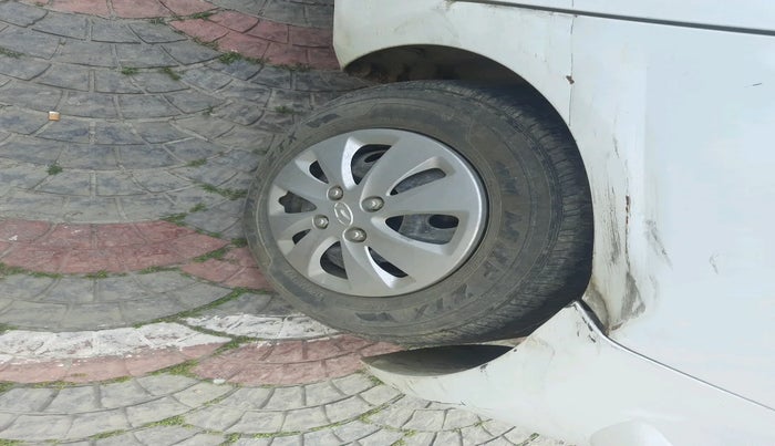 2012 Hyundai i10 MAGNA 1.1, Petrol, Manual, 1,43,078 km, tyre