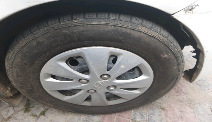 2012 Hyundai i10 MAGNA 1.1, Petrol, Manual, 1,43,078 km, tyre