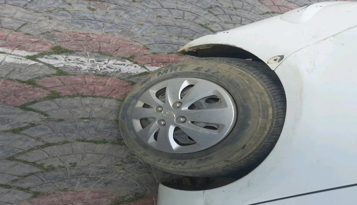 2012 Hyundai i10 MAGNA 1.1, Petrol, Manual, 1,43,078 km, tyre