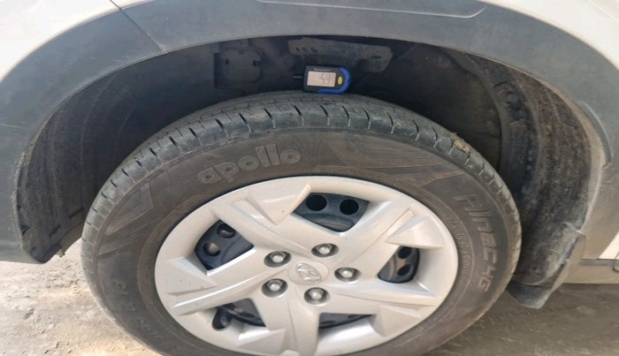 2021 Hyundai VENUE S 1.2, Petrol, Manual, 85,368 km, tyre