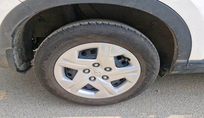 2021 Hyundai VENUE S 1.2, Petrol, Manual, 85,368 km, tyre