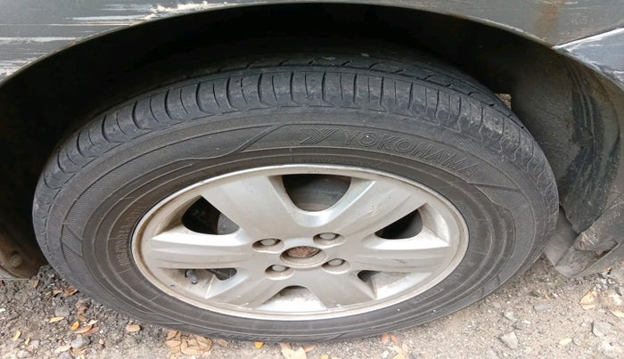 2010 Maruti Swift Dzire ZXI, Petrol, Manual, 1,42,745 km, tyre