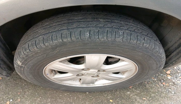 2010 Maruti Swift Dzire ZXI, Petrol, Manual, 1,42,745 km, tyre