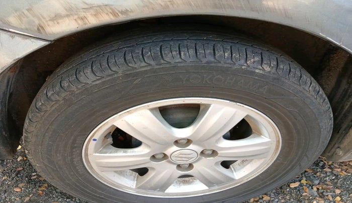 2010 Maruti Swift Dzire ZXI, Petrol, Manual, 1,42,745 km, tyre