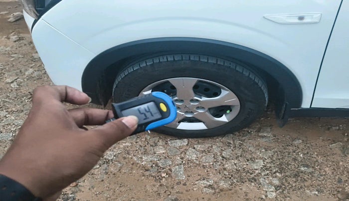 2023 Mahindra XUV300 W6 1.2 PETROL, Petrol, Manual, 12,848 km, tyre