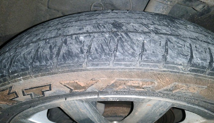 2010 Maruti SX4 ZXI, Petrol, Manual, 1,04,882 km, tyre
