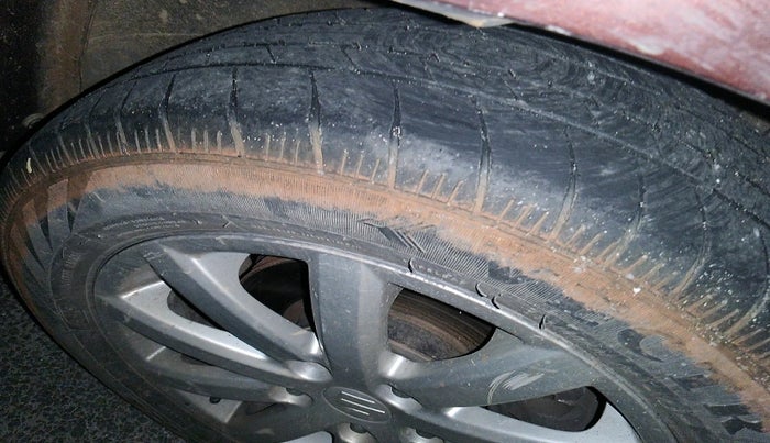 2010 Maruti SX4 ZXI, Petrol, Manual, 1,04,882 km, tyre