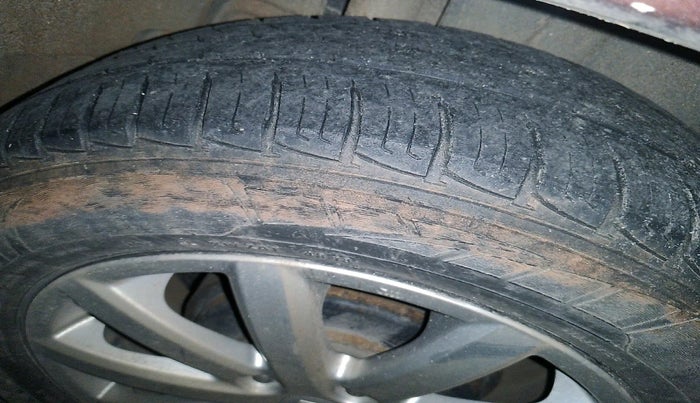 2010 Maruti SX4 ZXI, Petrol, Manual, 1,04,882 km, tyre