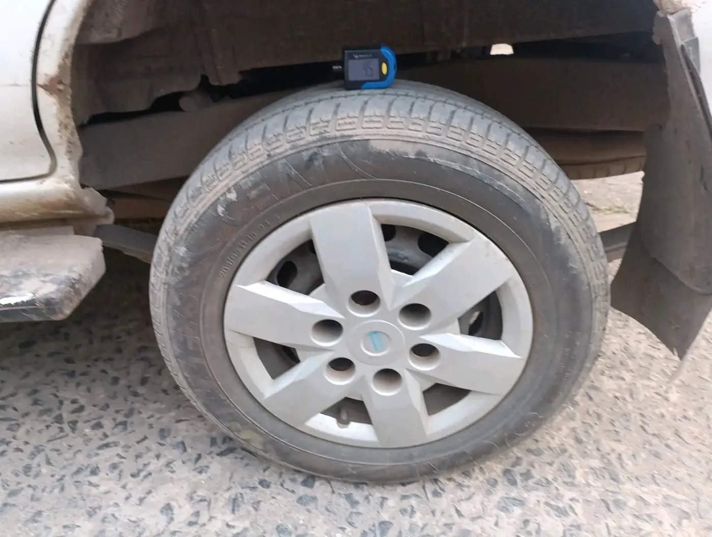 2014 Chevrolet Tavera Neo3 LT 2.5 10 STR, Diesel, Manual, 3,63,175 km, tyre