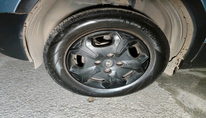 2023 Tata PUNCH ACCOMPLISHED AMT, Petrol, Automatic, 17,262 km, tyre