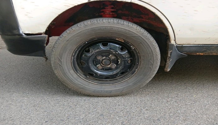 2015 Maruti Eeco 5 STR WITH A/C+HTR CNG, Petrol, Manual, 1,60,774 km, tyre