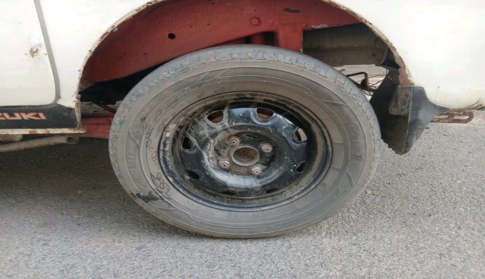 2015 Maruti Eeco 5 STR WITH A/C+HTR CNG, Petrol, Manual, 1,60,774 km, tyre