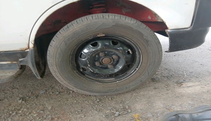 2015 Maruti Eeco 5 STR WITH A/C+HTR CNG, Petrol, Manual, 1,60,774 km, tyre