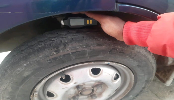 2010 Maruti Eeco 5 STR, Petrol, Manual, 80,985 km, tyre