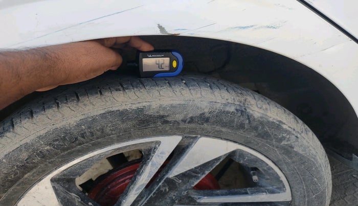 2023 Hyundai NEW I20 ASTA 1.2 MT, Petrol, Manual, 38,975 km, tyre