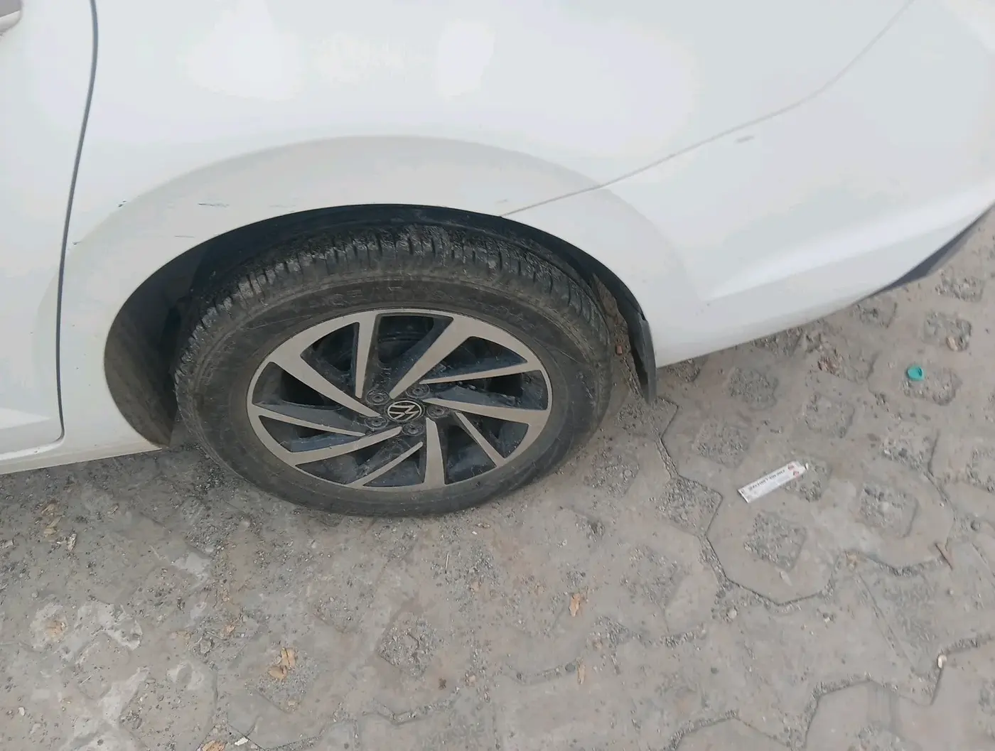 2023 Volkswagen VIRTUS TOPLINE TSI 1.0 AT, Petrol, Automatic, 15,688 km, tyre