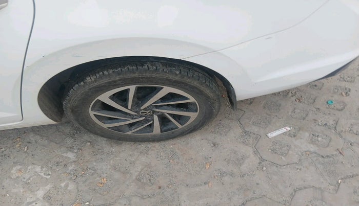 2023 Volkswagen VIRTUS TOPLINE TSI 1.0 AT, Petrol, Automatic, 15,688 km, tyre