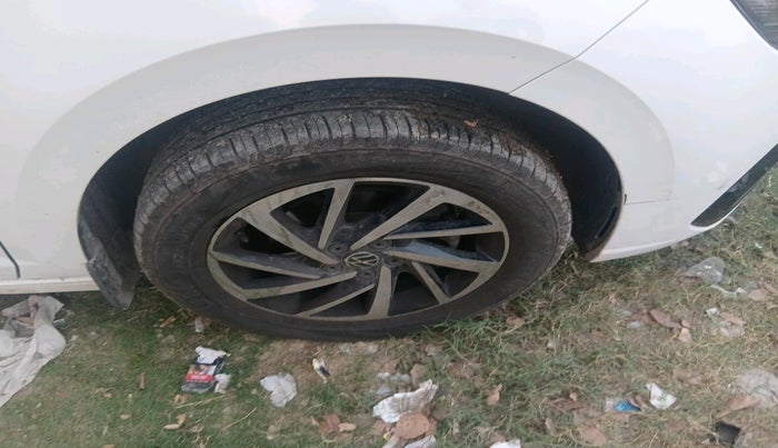 2023 Volkswagen VIRTUS TOPLINE TSI 1.0 AT, Petrol, Automatic, 15,688 km, tyre