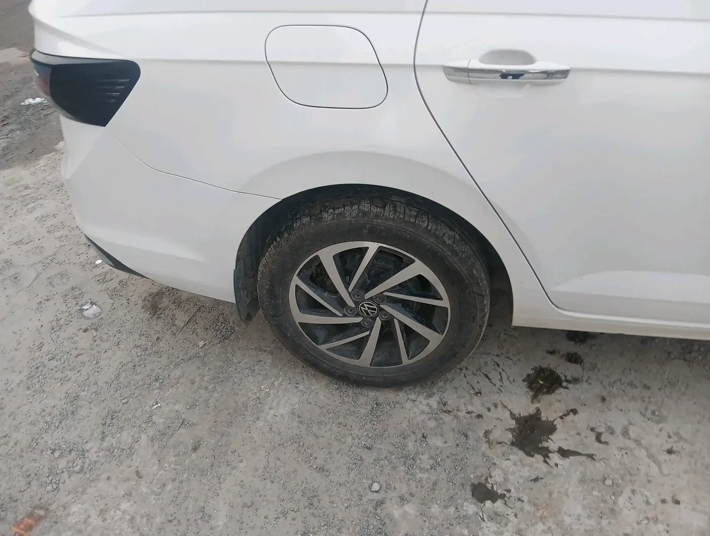 2023 Volkswagen VIRTUS TOPLINE TSI 1.0 AT, Petrol, Automatic, 15,688 km, tyre