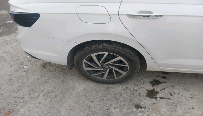 2023 Volkswagen VIRTUS TOPLINE TSI 1.0 AT, Petrol, Automatic, 15,688 km, tyre