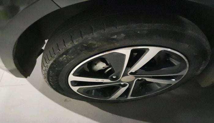 2023 Tata ALTROZ XZA, Petrol, Automatic, 21,975 km, tyre