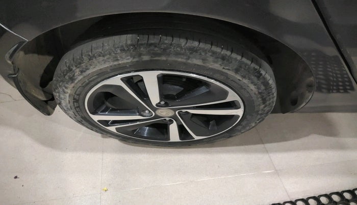 2023 Tata ALTROZ XZA, Petrol, Automatic, 21,975 km, tyre