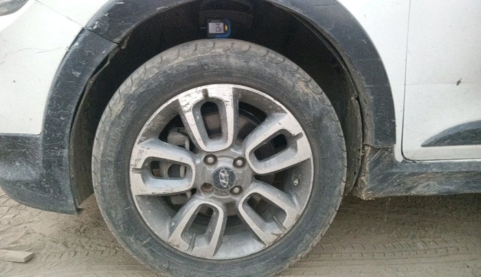 2015 Hyundai i20 Active 1.2 SX, Petrol, Manual, 1,20,100 km, tyre