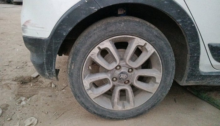 2015 Hyundai i20 Active 1.2 SX, Petrol, Manual, 1,20,100 km, tyre