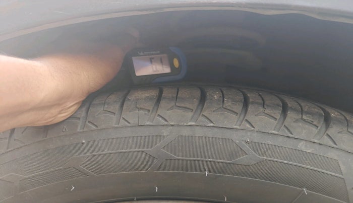 2016 Maruti Ertiga VXI CNG, Petrol, Manual, 1,13,581 km, tyre