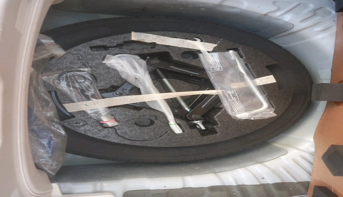 2024 Mahindra XUV 3XO MX3 Pro 1.2 L TCMPFI AT, Petrol, Automatic, 16,575 km, tyre